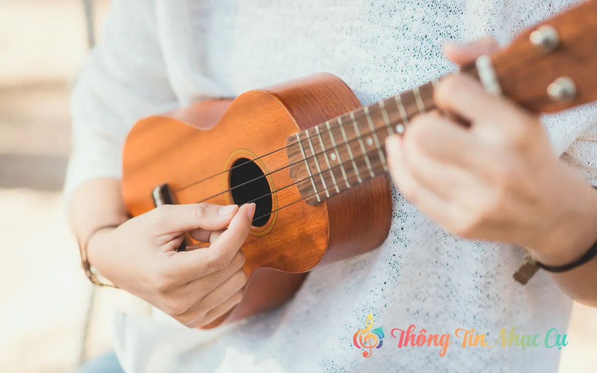 Cách Chỉnh Dây Đàn Ukulele Bằng Máy Chỉnh Dây